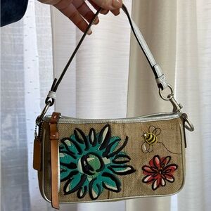 Y2K VTG limited edition COACH Straw Floral Embroidered Bumble bee Demi Baguette
